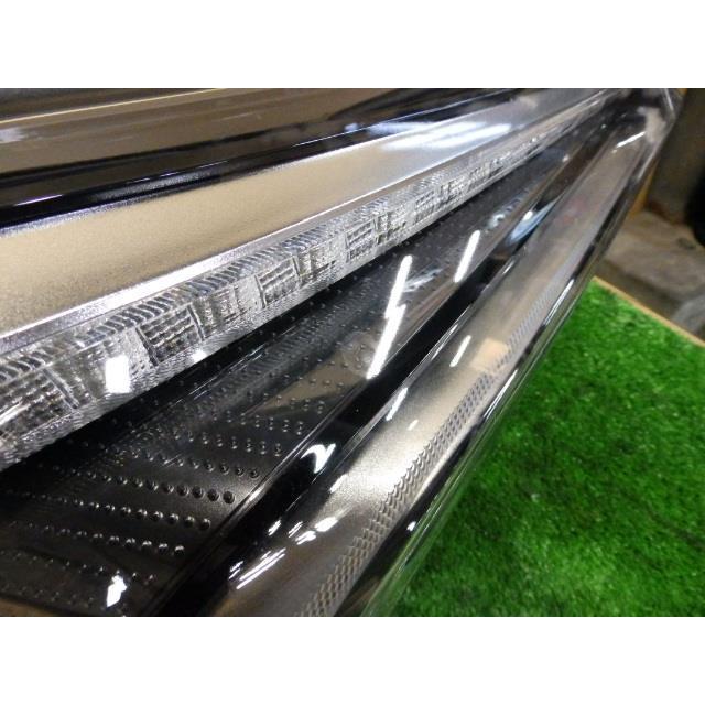 C-HR C−HR DAA-ZYX10 右ヘッドライト 2ZR-FXE 10-101 81110-10890