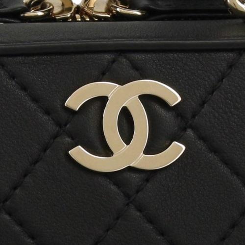 【ひと目で心奪われる♪】CHANEL ショルダーバッグ キュートなフォルム♡】CHANEL ショルダーバッグ (CHANEL