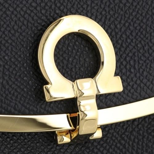 フェラガモ Ferragamo 二つ折り財布 レディース ブラック 22C877 0673998 NERO(GD)の画像