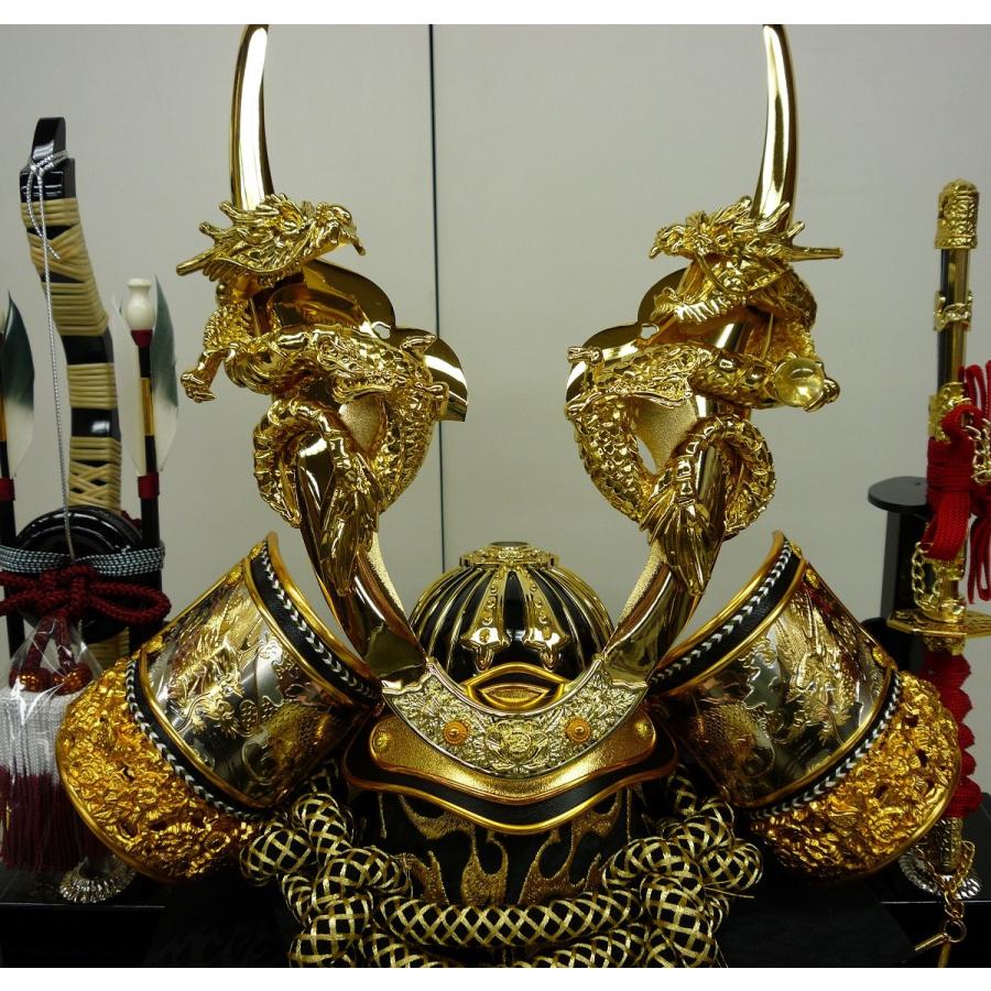 ケース入り五月人形☆兜飾り 彫金 金巻龍☆幅４５ｘ奥行２８ｘ高さ４４ｃｍ☆鍬形に巻きついた昇り龍が豪華な逸品☆端午の節句のお祝いに