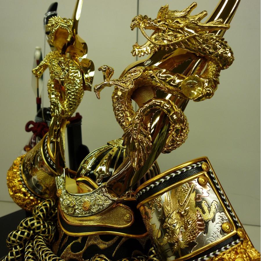 ケース入り五月人形☆兜飾り 彫金 金巻龍☆幅４５ｘ奥行２８ｘ高さ４４ｃｍ☆鍬形に巻きついた昇り龍が豪華な逸品☆端午の節句のお祝いに