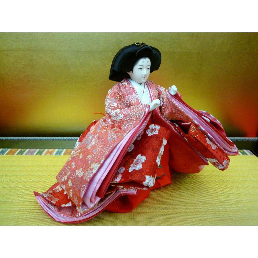 C4 豪華な衣裳　ひな人形　三人官女のみ　三五サイズ　雛飾り　雛人形 雛人形三段五人飾りセット【A3569】 細部にまでこだわった豪華な刺繍が