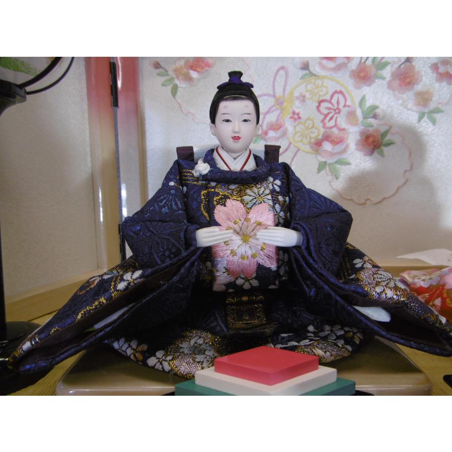ひな人形☆限定超特価＆送料無料☆低床型三段五人飾り☆横幅６０x奥行４７x高さ３８cm☆美輪セット☆畳付飾台・刺繍入屏風　豪華な金襴衣装着のコンパクト５人飾