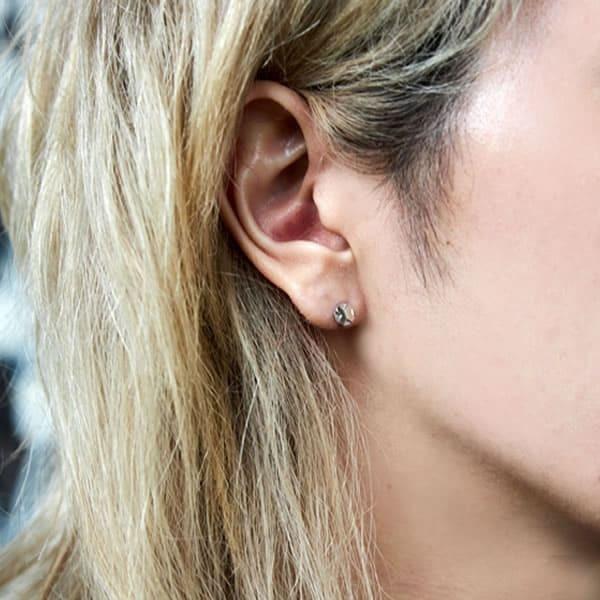 Fiss ペアピアス カップル 片耳 刻印 誕生石 人気 ステンレス
