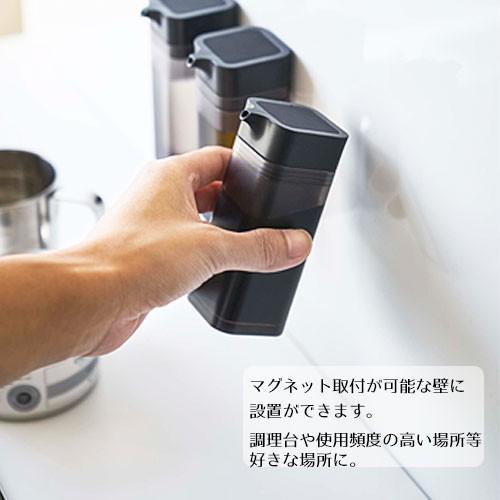 山崎実業 tower マグネット プッシュ式 醤油差し タワー 単品販売 壁掛け | tower | 01