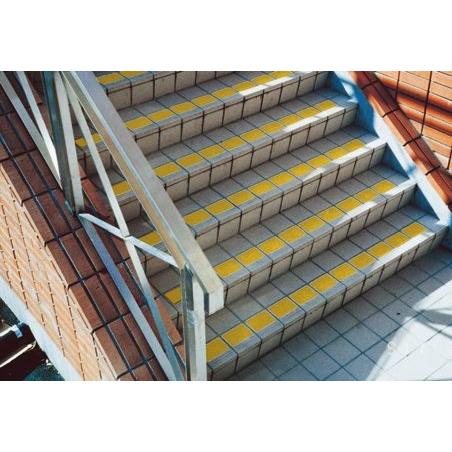 住友スリーエム セーフティウォーク S Bタイプ 黄 適応箇所 モルタル カラーコンクリート 磁器タイル等の平面床に 滑り止め テープ シール 玄関 庭 スロ Fr12 012 Diyとプロの店 セレクトツール 通販 Yahoo ショッピング