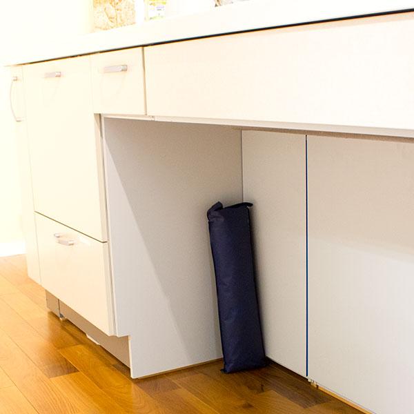 出雲カーボン 出雲屋 炭八 押入用棒袋 1袋 | 除湿 結露 湿気 梅雨 調湿 カビ対策 半永久 消臭 繰り返し使える |  | 10