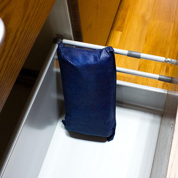 出雲カーボン 出雲屋 炭八 押入用棒袋 1袋 | 除湿 結露 湿気 梅雨 調湿 カビ対策 半永久 消臭 繰り返し使える |  | 11