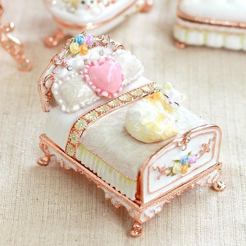 【ジュエリーボックス】ミニチュア ベッド ホワイト ジュエリーボックス EX5042 999 | 