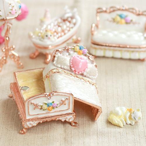 【ジュエリーボックス】ミニチュア ベッド ホワイト ジュエリーボックス EX5042 999 |  | 01