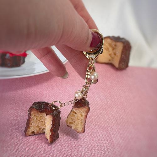 アトリエステラ 食品サンプル　カヌレのキーホルダー　K61 |  | 01