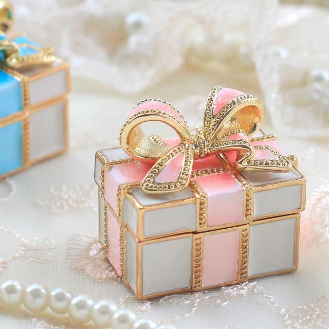 ジュエリーボックス ミニプレゼント 人気の宝石箱がミニチュアサイズに！ リボンの置物 ベリーピンク MN0111 | 