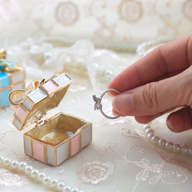ジュエリーボックス ミニプレゼント 人気の宝石箱がミニチュアサイズに！ リボンの置物 ベリーピンク MN0111 |  | 02