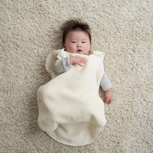 西川 スリーパー 綿毛布 ベスト 袖なし ベビーホーム 綿毛布素材 赤ちゃん ベビー キッズ 綿毛布スリーパー ベビーホーム 日本製 洗濯機OK プリントヘム | 西川