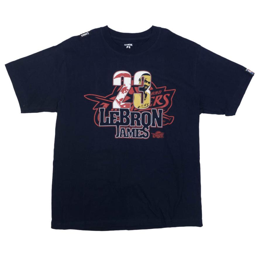 レブロン・ジェームス Tシャツ NBA キャバリアーズ グラフィック UNK ネイビー｜selection-j