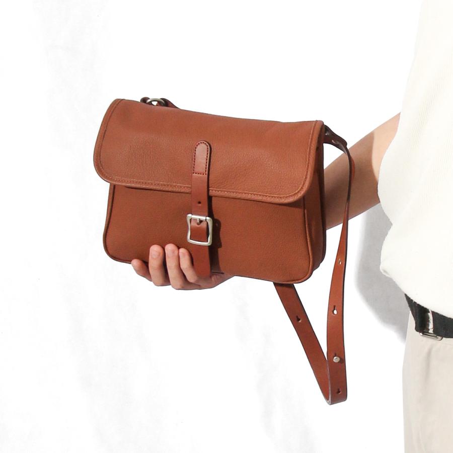美品 SLOW スロウ ハンドアンドラフ ショルダーバッグ 本革 キャメル SLOW ショルダーバッグ スロウ / cb-flap shoulder ステアレザー