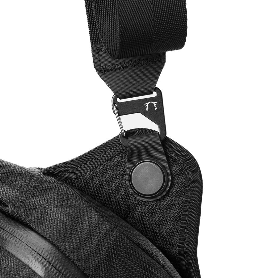 最大50% 9/29限定 ブラックエンバー ショルダーバッグ メンズ ブランド 軽量 防水 斜めがけ A5 9L カメラバッグ BLACK EMBER GRIP SLING EmberTex 7225010 | BLACK EMBER | 09