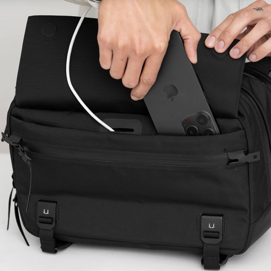 最大51% 2/3限定 ブラックエンバー ショルダーバッグ メンズ ブランド 軽量 大容量 防水 斜めがけ 大きめ A4 12L カメラバッグ BLACK EMBER 7225011 | BLACK EMBER | 09