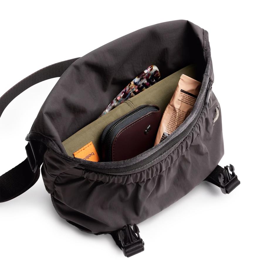 最大51% 2/3限定 ベルロイ メッセンジャーバッグ ショルダーバッグ メンズ レディース ブランド 軽量 斜めがけ 小さめ ミニ B5 6L シンチ Bellroy BHMA | Bellroy | 07