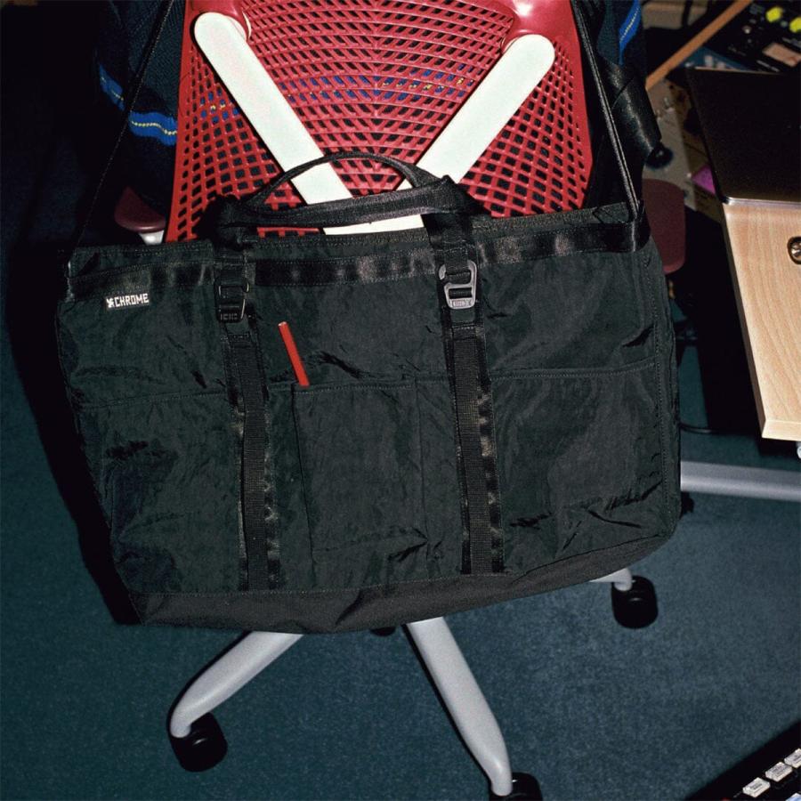 最大50% 5/15限定 クローム インダストリーズ グローサリー トート メッセンジャーバッグ 28L B4 ブラッククリンクル CHROME INDUSTRIES GROCERY BJ004 | CHROME | 13