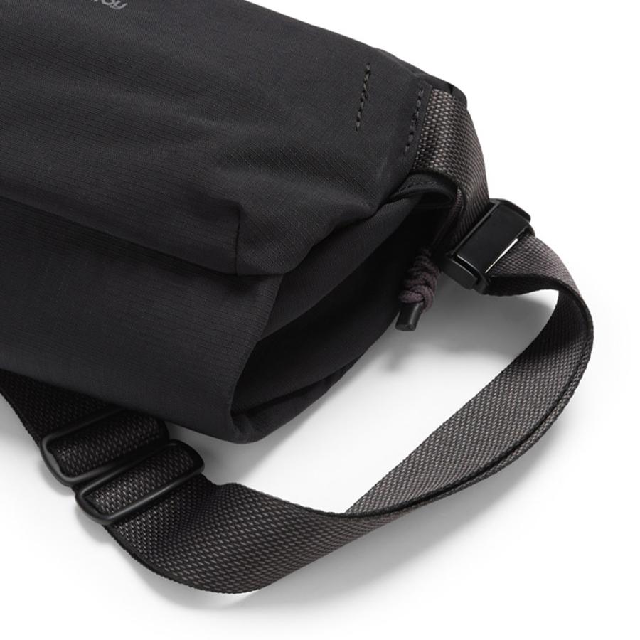 Bellroy スリング ブラック 6L新品同様 耐水ナイロン サコッシュ Bellroy スリング ブラック 6L新品同様 耐水ナイロン サコッシュ