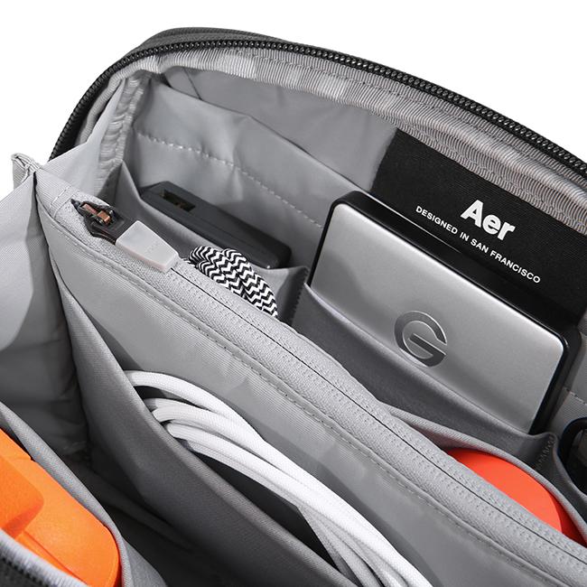 最大42% 1/22限定 エアー マルチポーチ Aer Cable Kit 3 ガジェットポーチ トラベルポーチ メンズ ブランド 軽量 防水 小さめ 2.6L テックコレクション 31018 | Aer | 12