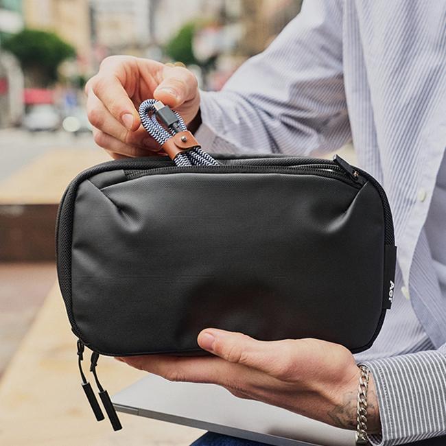 最大42% 1/22限定 エアー マルチポーチ Aer Cable Kit 3 ガジェットポーチ トラベルポーチ メンズ ブランド 軽量 防水 小さめ 2.6L テックコレクション 31018 | Aer | 16