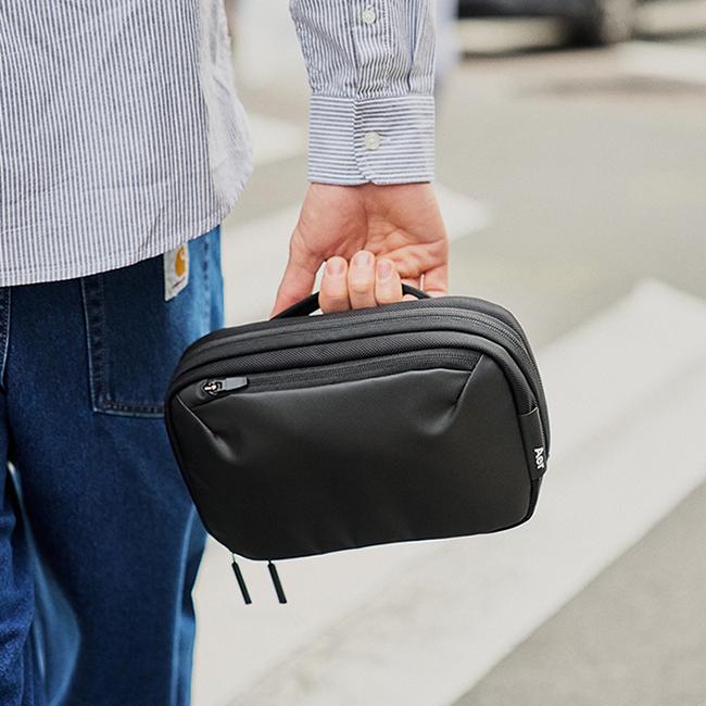 最大42% 1/22限定 エアー マルチポーチ Aer Cable Kit 3 ガジェットポーチ トラベルポーチ メンズ ブランド 軽量 防水 小さめ 2.6L テックコレクション 31018 | Aer | 05