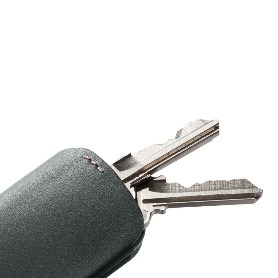 最大42% 8/31限定 Bellroy Key Cover Plus 第3世代 ベルロイ キーカバー プラス キーケース スマートキー レザー 本革 軽量 薄型 EKCF 3年保証 在庫限り | Bellroy | 17