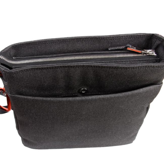 美品 ISITイズイット 軽量ナイロンツイルショルダーバッグ 黒 大容量 IS/IT 最大51%☆9/29迄 イズイット ショルダーバッグ フロント