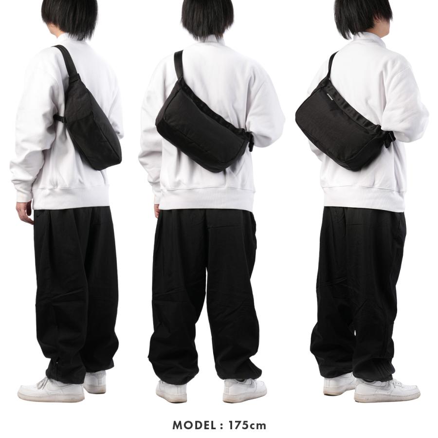 【美品】chrome ニュースペーパーメッセンジャーバッグMLサイズ　ブラック NEWSPAPER MESSENGER SM(ニュースペーパー メッセンジャー