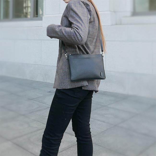 極美品☆ theory ショルダーバッグ　サコッシュ　オールレザー　ブラック 楽天市場】サコッシュ 薄マチポシェットLサイズ A5サイズ対応