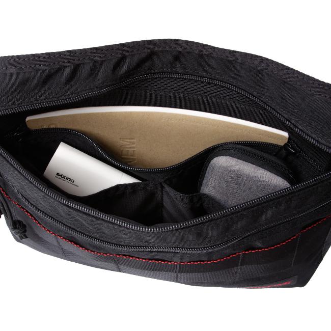 美品 BRIEFING 2900 ショルダーバッグ 斜め掛け サコッシュ 黒 BRIEFING ブリーフィング バッグ サコッシュ ショルダーバッグ