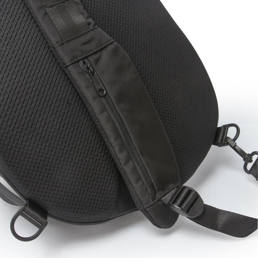 ノーベルブライト　 ボディバッグ 370-7020_1.jpg