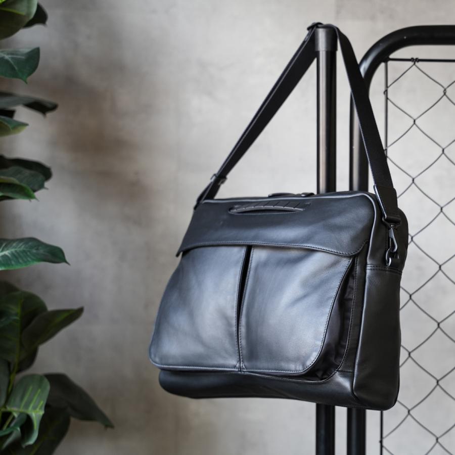 最大42% 9/15限定 1年保証 トモエ スリム ヘルメットバッグ 2WAY 手提げ ショルダー  B4 本革 TOMOE SLIM HBS | TOMOE | 09