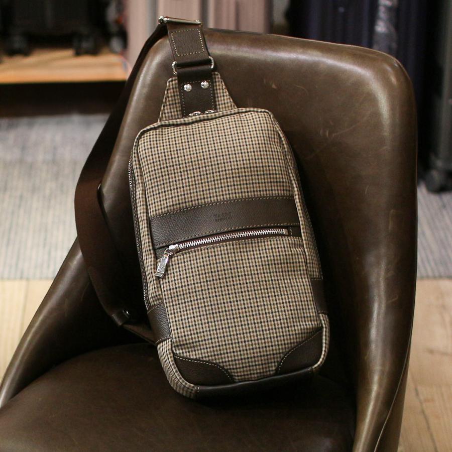 【極美品】TAKEO KIKUCHI タケオキクチ ショルダー ボディバッグ TAKEO KIKUCHI（タケオキクチ） 最大41% 5/5限定 ボディバッグ ワン