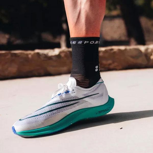 COMPRESSPORT プロ マラソン ソックス V2.0：BLACK/WHITE |  | 02