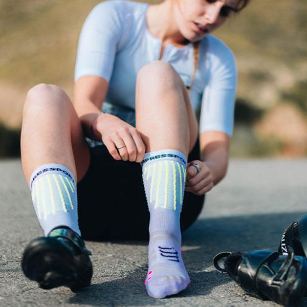 COMPRESSPORT エアロ ソックス：WHITE/SAFE YELLOW/NEO PINK |  | 01