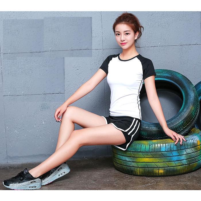 スポーツウェア レディース トレーニング ジム 上下 スパッツ一体型 ２点セット 半袖 ショートパンツ 速乾 伸縮 動きやすい ホワイト |  | 01