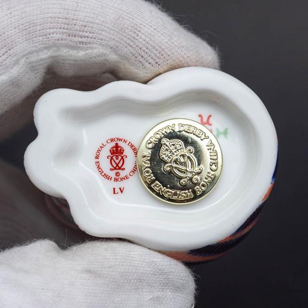 ロイヤル・クラウン・ダービー ペーパーウェイト お座りする仔猫