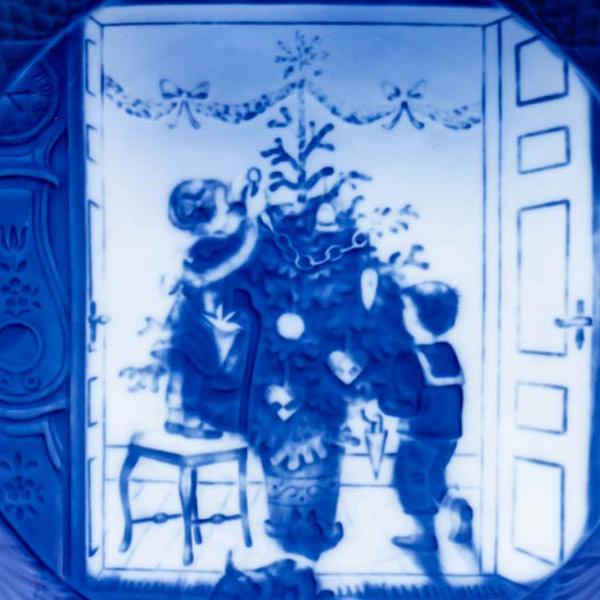 ロイヤル・コペンハーゲン イヤープレート（2000年）『Trimming The tree（ツリーの飾りつけ）』 | ROYAL COPENHAGEN | 01