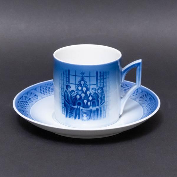 ロイヤル・コペンハーゲン イヤーカップ＆ソーサー（1983年）『Meryy Christmas（メリークリスマス）』 | ROYAL COPENHAGEN