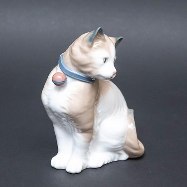 ナオ、リヤドロ猫オブジェ NAO（ナオ） フィギュリン『All Decked Out Cat（おめかしした猫