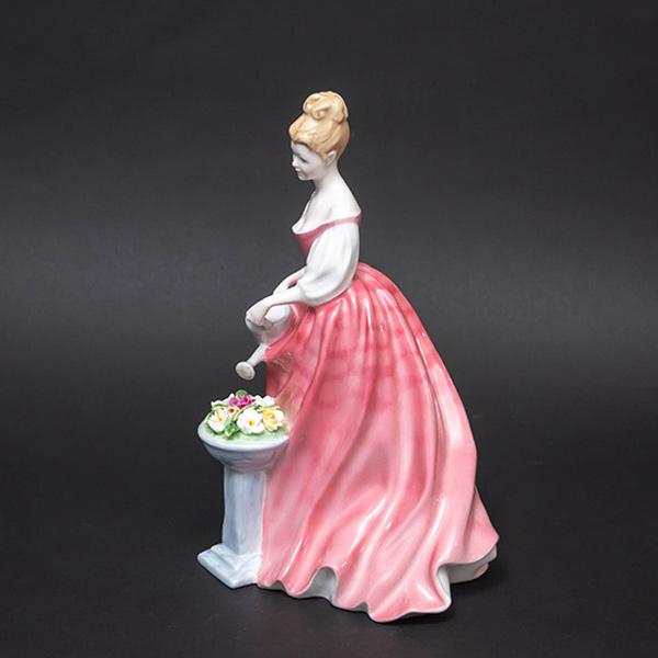   petites ロイヤルドルトン　美しい貴婦人 Royal Doulton petites ロイヤルドルトン 美しい貴婦人