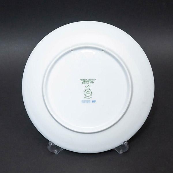 ロイヤル・コペンハーゲン イヤープレート（2004年）『A waiting the christmas train（クリスマス列車を待ちながら）』 | ROYAL COPENHAGEN | 02