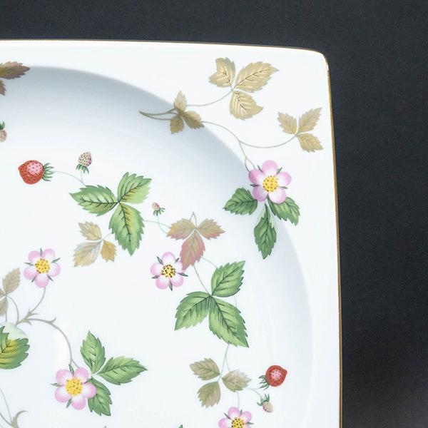 WEDGWOOD（ウェッジウッド） ワイルドストロベリー 26cmスクエア