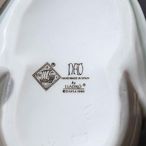 NAO フィギュリン エプロンに手を入れた女の子 | NAO | 05