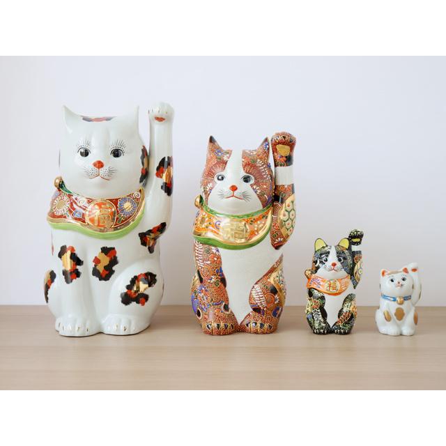 招き猫 九谷焼手書きお願い三毛猫5.2号高さ16cm 送料無料】 横向き招猫 毛長三毛 5.5号 布団付 / 敬老の日