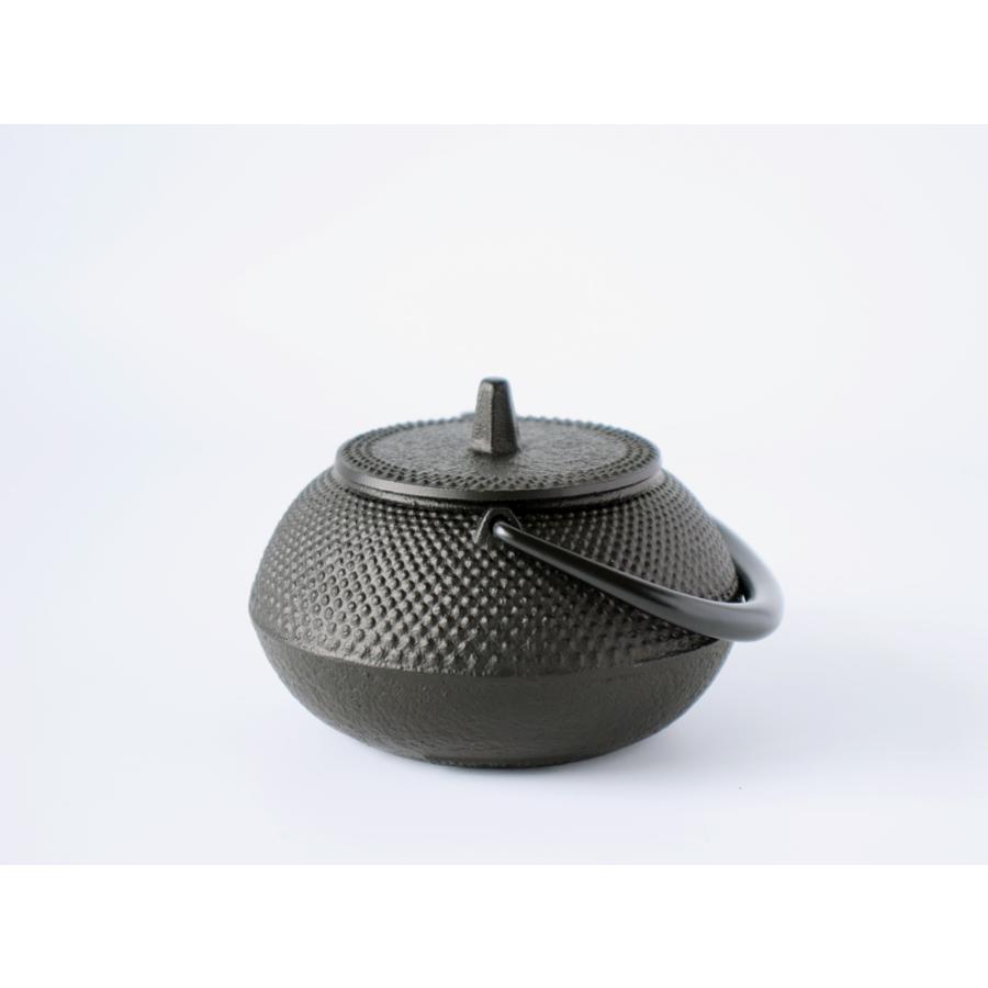 茶道稽古着㉜6❜ゆったりサイズ・グレー(黒地に白の小さい亀甲)・絹100% 茶道稽古着㉜6❜ゆったりサイズ・グレー(黒地に白の小さい亀甲