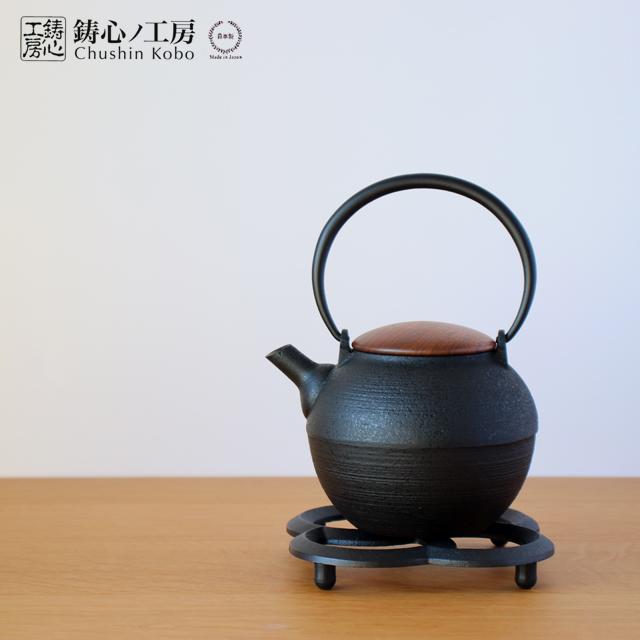 鋳心ノ工房 ティポット ヒキメ S / 木蓋 : 雑貨のお店セレクト